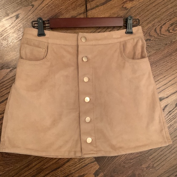 New EXPRESS faux suede mini skirt 2 - Picture 3 of 4